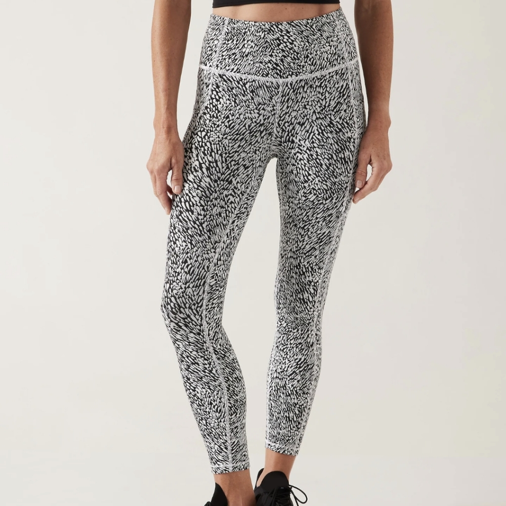 Athleta Ultimate Stash II 7/8 tight